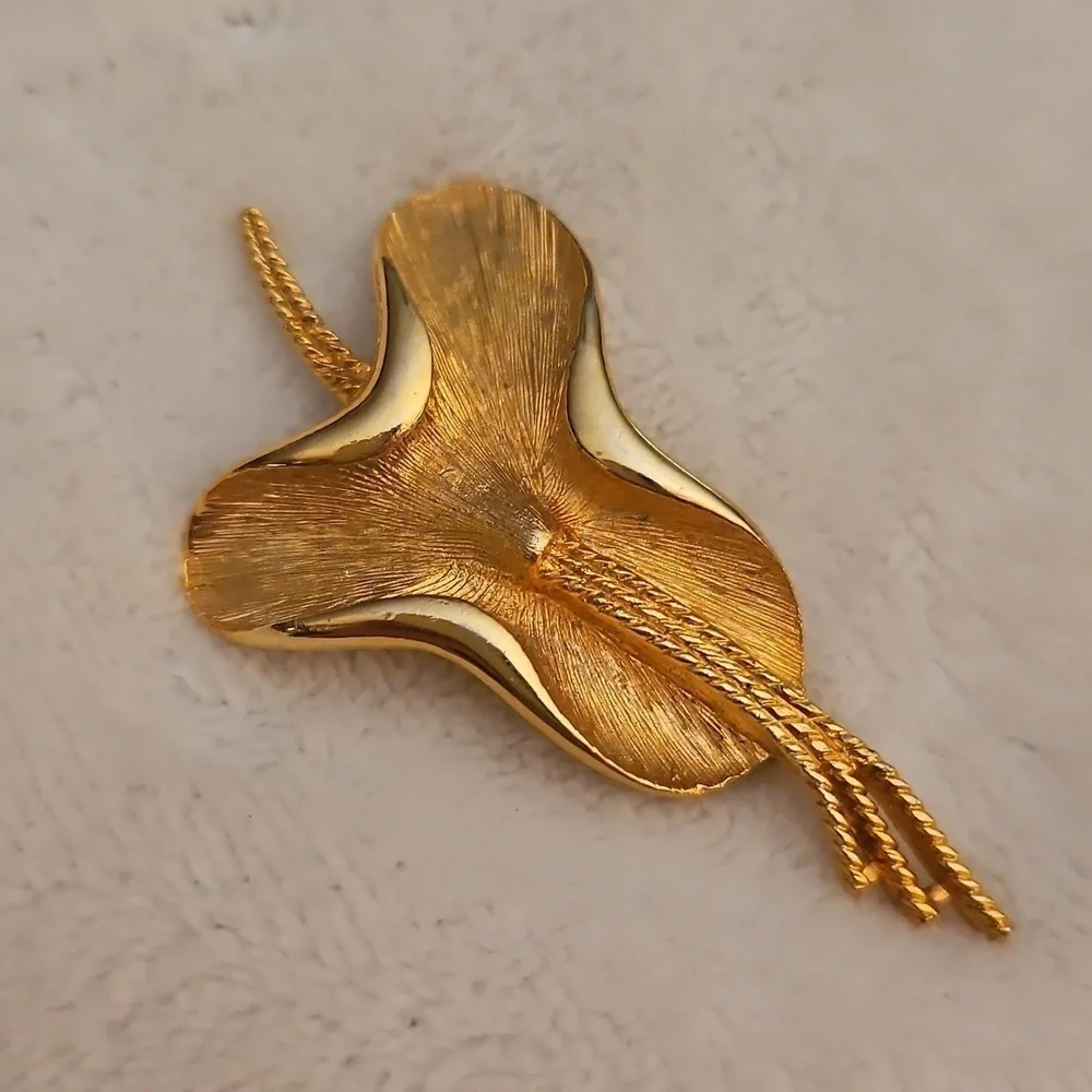 Vintage 1950s Freeform Lily Brooch